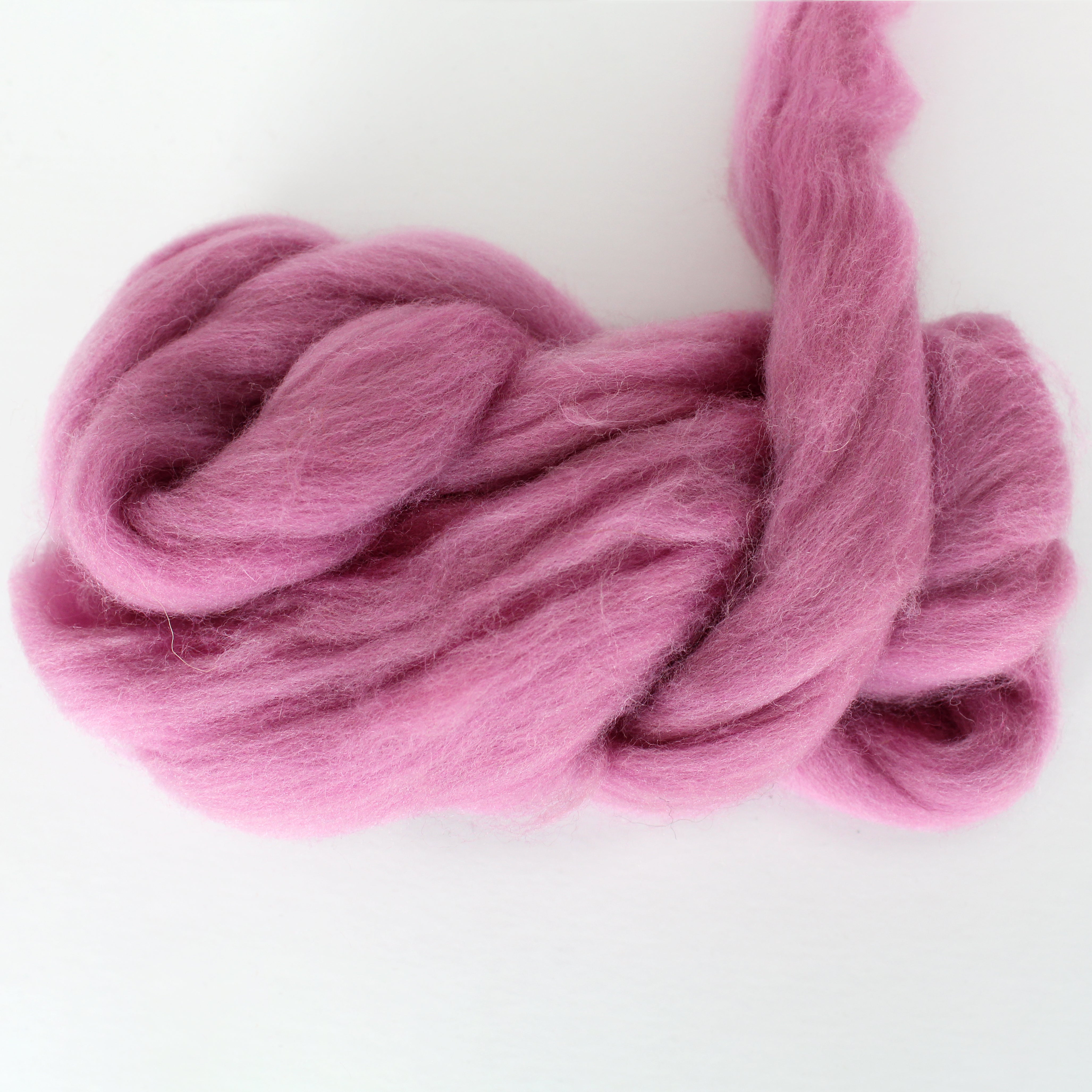 MERINO WOOL ROVING AMARANTH 2