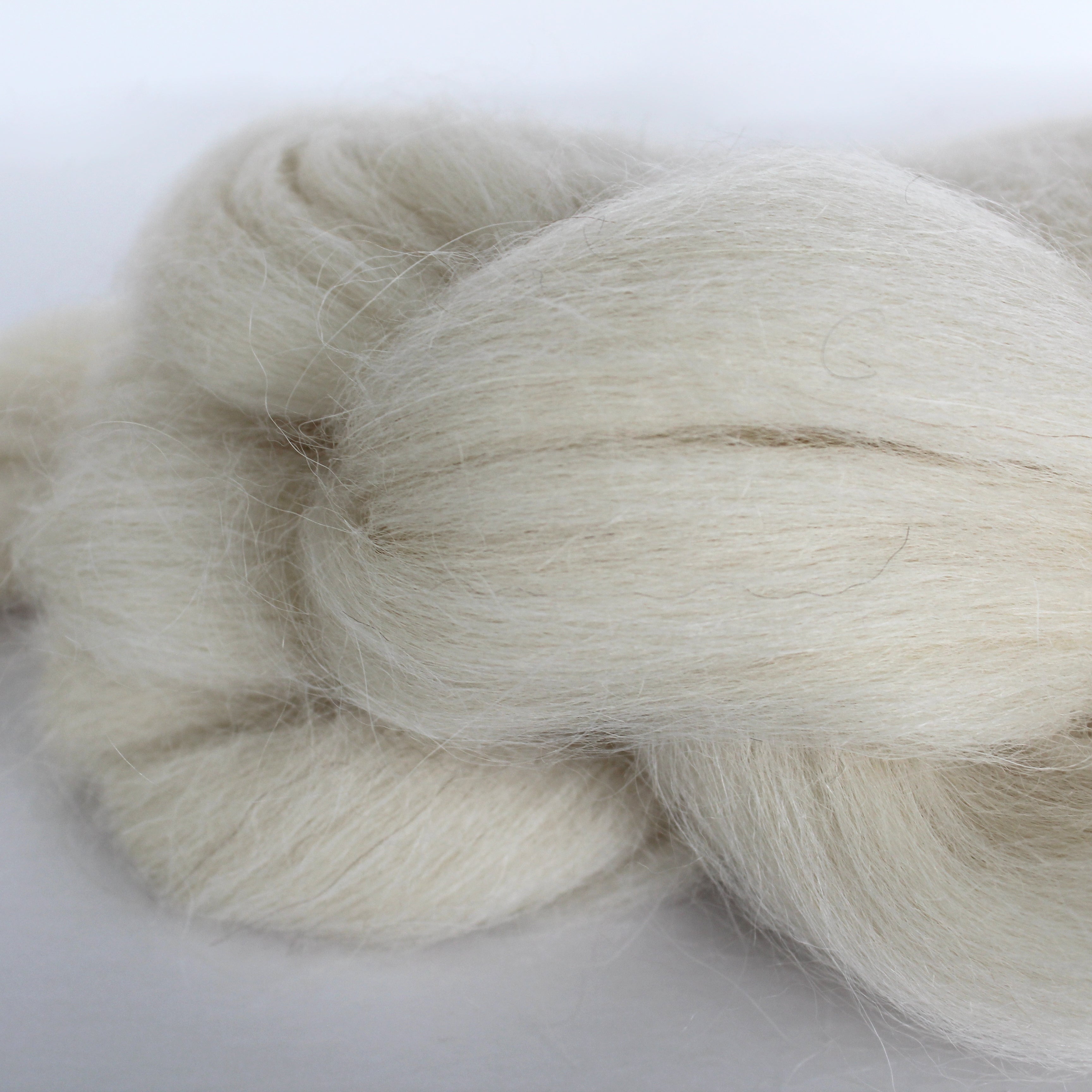 #120 PURE ALPACA WHITE ROVING