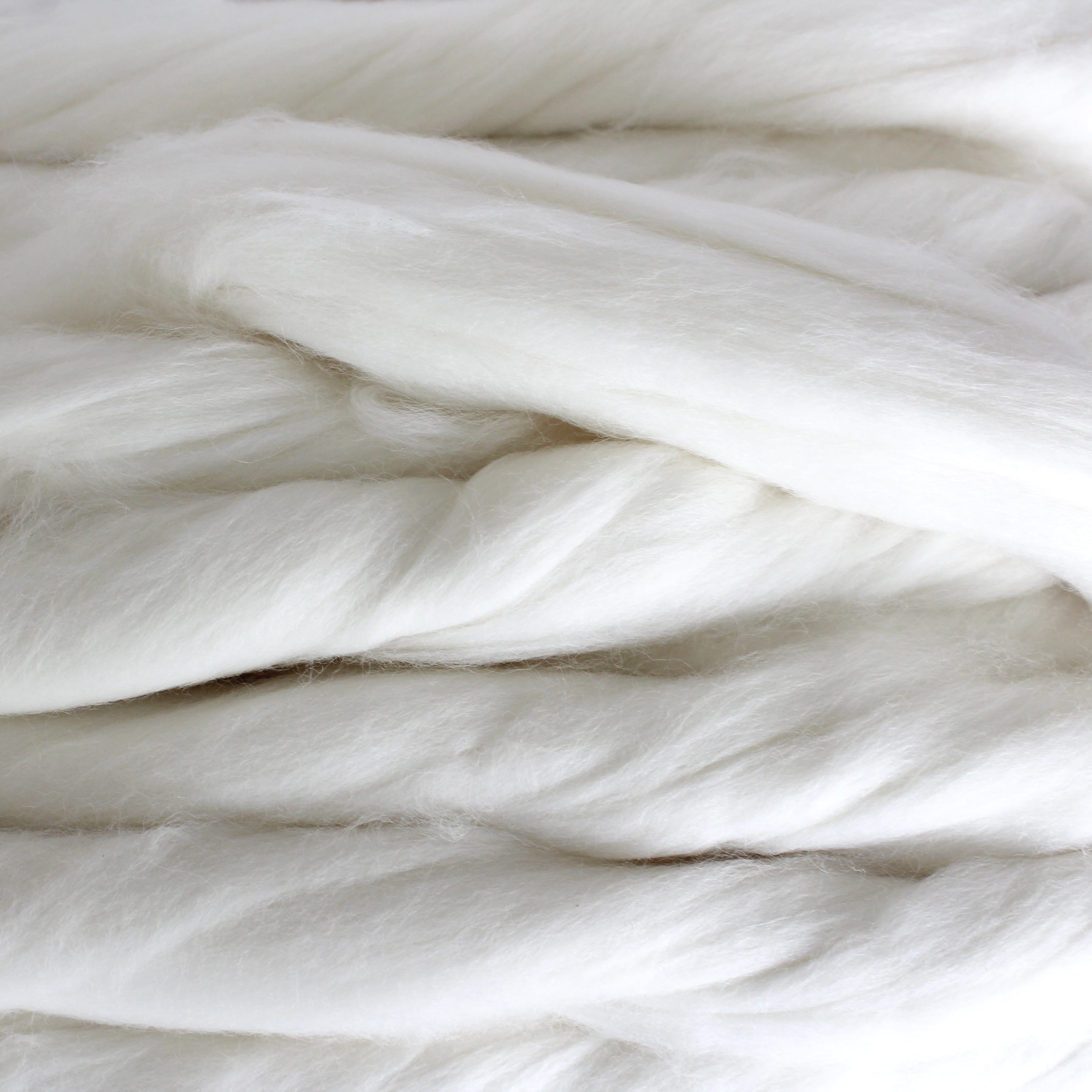 #116 PURE ANGORA RABBIT HAIR WHITE ROVING